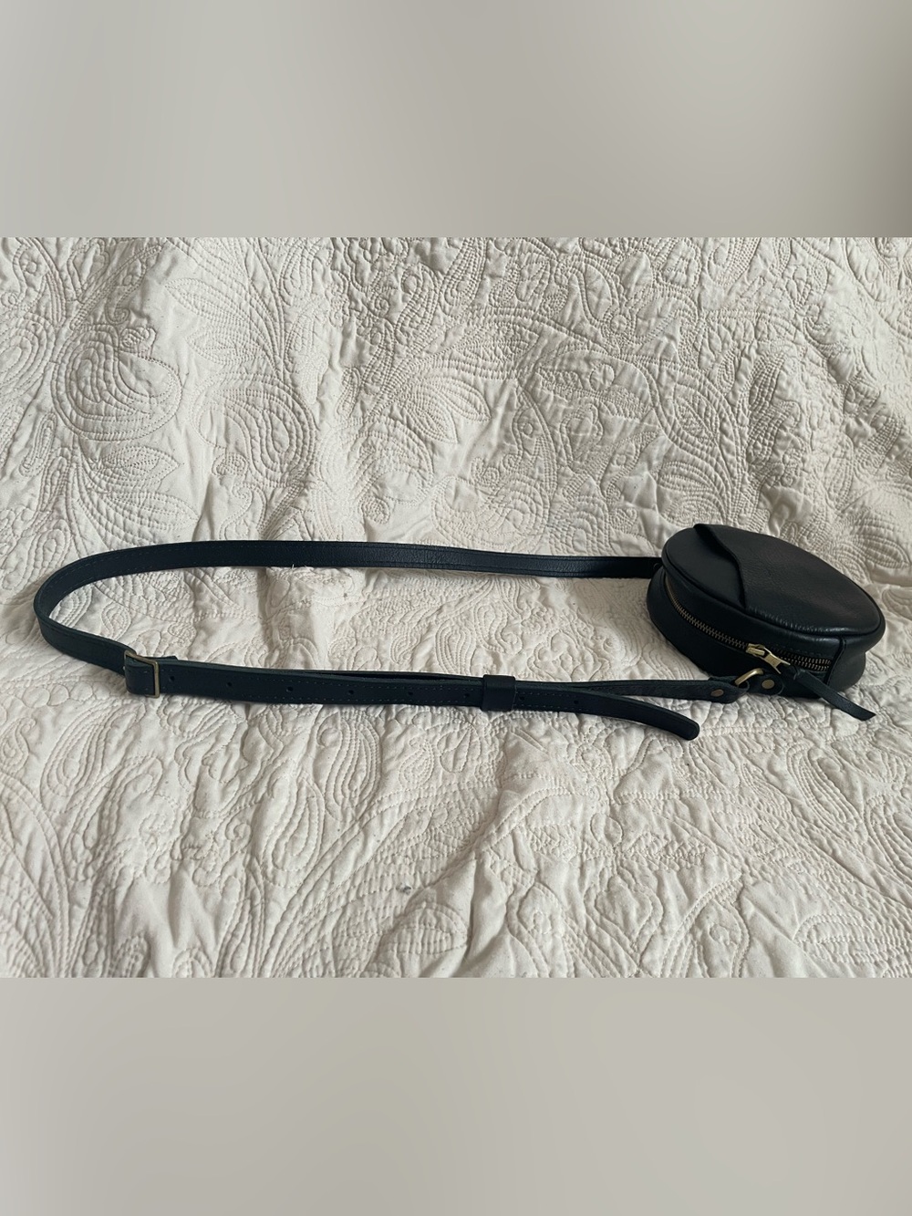 Portland Leather Circle Crossbody Bag - Black - Picture 4 of 6